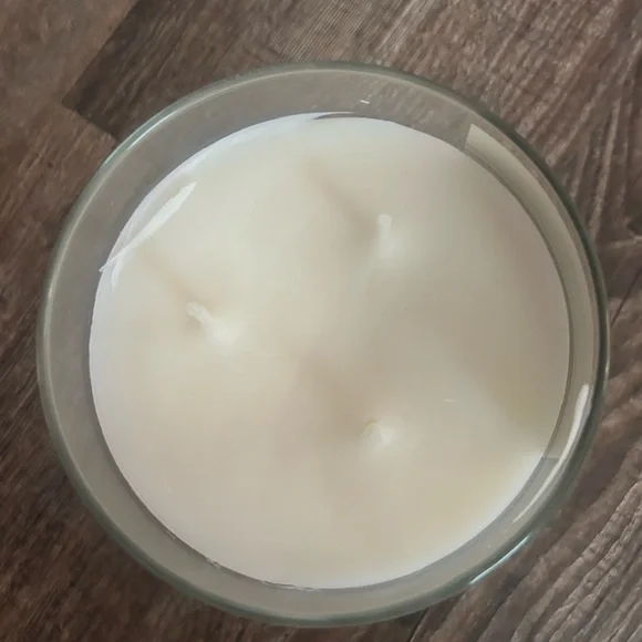 Bath & Body Works Champagne Toast Candle - Gold & Iridescent - Picture 4 of 5